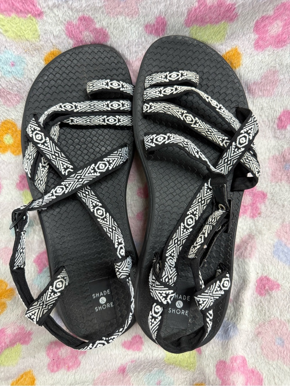 Shade & Shore Black and White Geometric Strap Women's Sandals